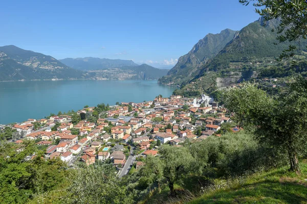 Il borgo di Marone sul lago d'Iseo — Foto Stock