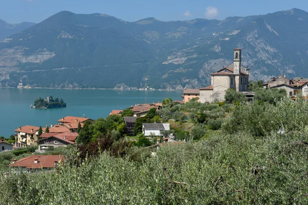 Le village de Vesto sur le lac d'Iseo, Italie — Photo