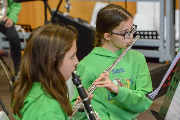 Concert donné par des jeunes à Montagnola en Suisse — Photo