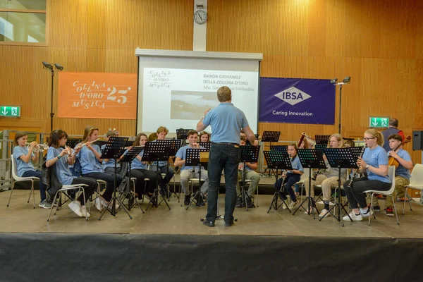 Concert performed by young people at Montagnola on Switzerland — Stock Photo, Image