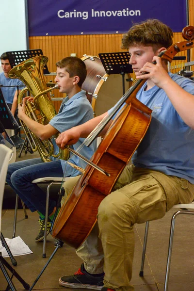 Concert donné par des jeunes à Montagnola en Suisse — Photo