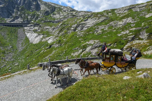 Horse drawn carriage along the old road of Mount Gotthard on the — Stock Photo, Image