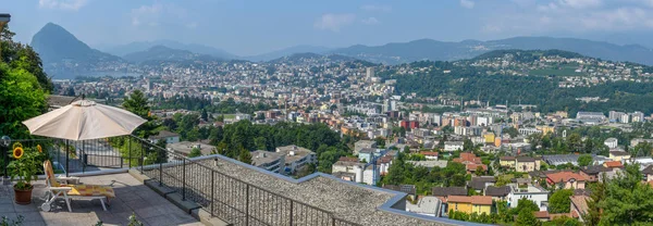 Vista na baía de Lugano na Suíça — Fotografia de Stock