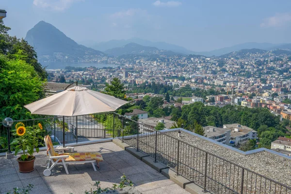 Vista en la bahía de Lugano en Suiza —  Fotos de Stock