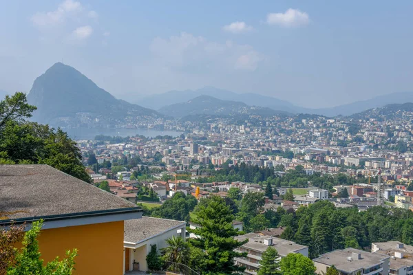 Vista sulla baia di Lugano in Svizzera — Foto Stock