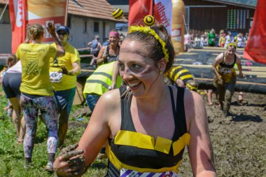 Fischerman 'ın arkadaşı Strong, Eng' e koşuyor.