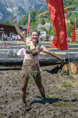 Fischerman 'ın arkadaşı Strong, Eng' e koşuyor.