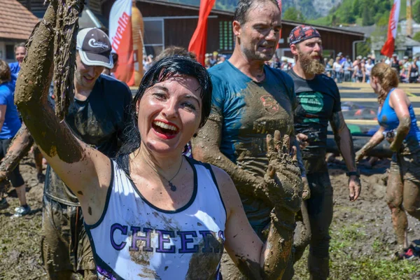 Lidé, kteří se podílejí na Fischermanově kamarádovi strongmanovi běhají v Eng — Stock fotografie