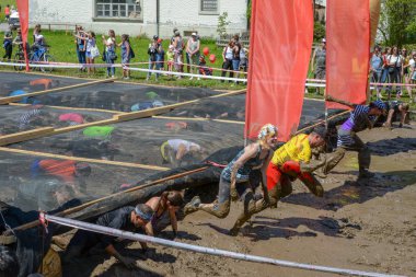 Fischerman 'ın arkadaşı Strong, Eng' e koşuyor.