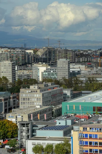 El horizonte moderno de Ginebra en Suiza — Foto de Stock