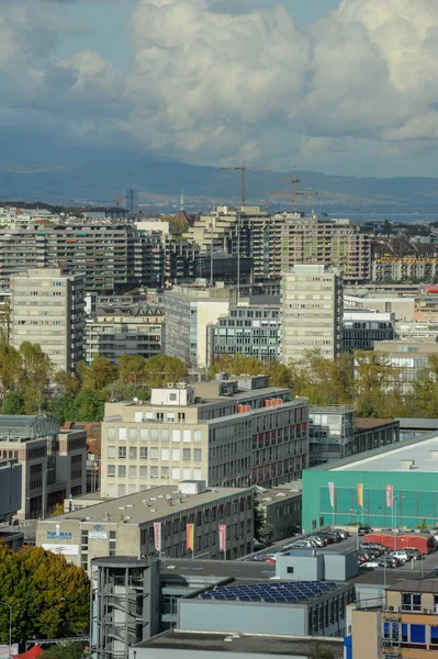 El horizonte moderno de Ginebra en Suiza — Foto de Stock