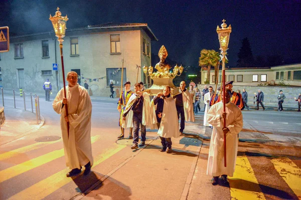 Procesión católica en Agno en Suiza — Foto de Stock