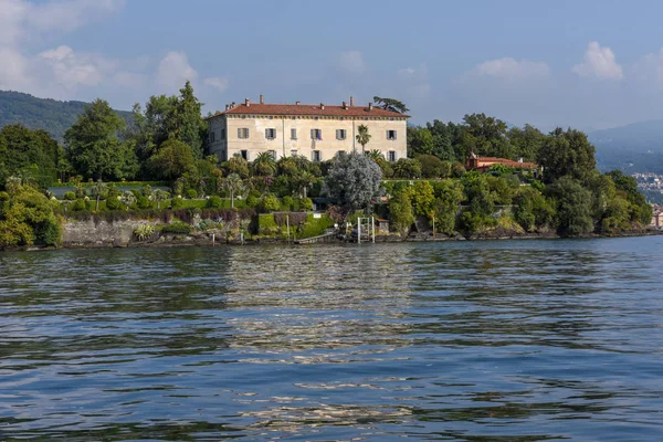 マッジョーレ湖のマドレ島の宮殿と庭園公園、イタリア — ストック写真