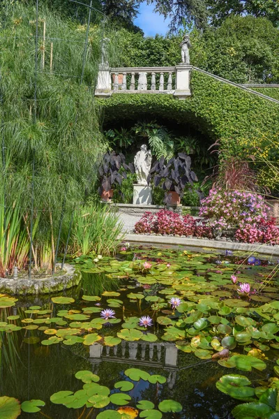 Jardim floral ornamental e parque da ilha de Madre no lago Maggio — Fotografia de Stock