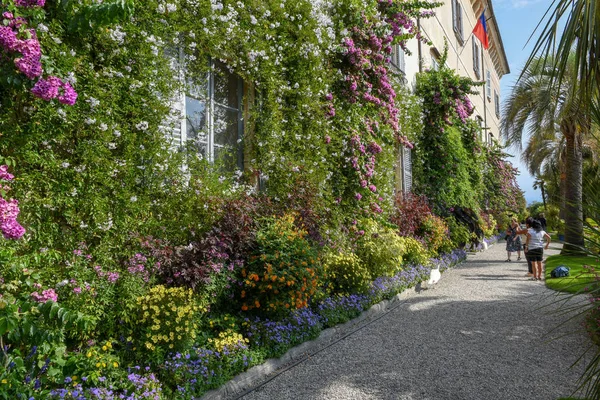 Ornamental floral garden and park of Madre island on lake Maggio — Stock Photo, Image