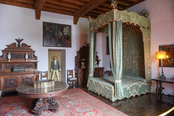 Interiores do palácio Borromeo na ilha de Madre no lago Maggiore em — Fotografia de Stock