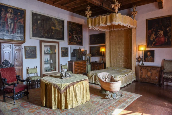 Interiéry Borromejského paláce na ostrově Madre u jezera Maggiore — Stock fotografie