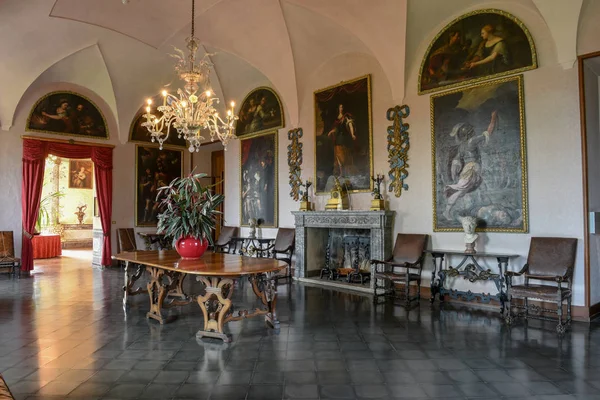 Interiéry Borromejského paláce na ostrově Madre u jezera Maggiore — Stock fotografie