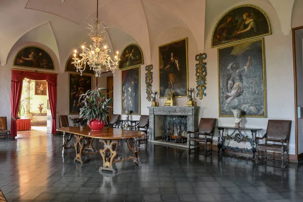 Innenräume des Borgward-Palastes auf der Madre-Insel am Lago Maggiore in — Stockfoto