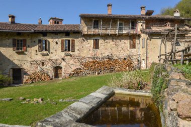 İsviçre Alplerinde Carona yakınlarındaki Torello kır evi.