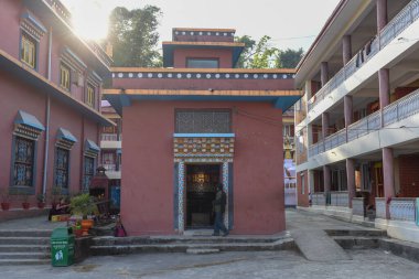 Pokhara, Nepal - 13 Ocak 2020: Nepal yakınlarındaki Jangchub Choeling Tibet Budist Manastırı