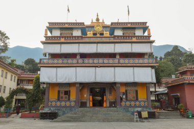 Pokhara, Nepal - 13 Ocak 2020: Nepal yakınlarındaki Jangchub Choeling Tibet Budist Manastırı