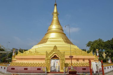 Myanmar altın tapınağı Nepal 'deki Lumbini manastırı.