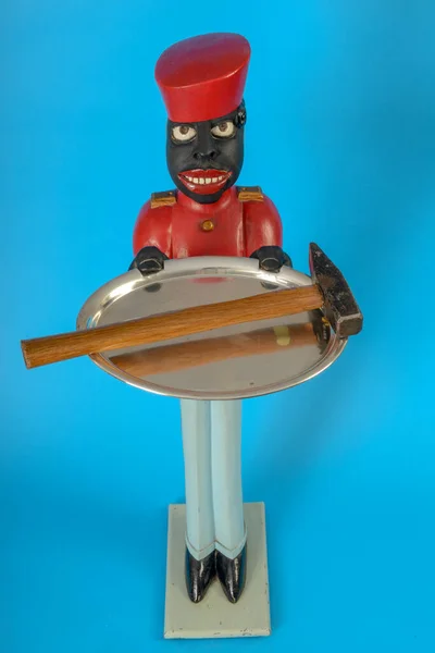 Statue Black Servant Hammer Tray — Stock Photo, Image