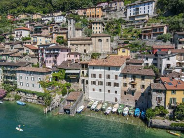 İsviçre 'de Lugano Gölü' ndeki Gendria köyünün manzarası.