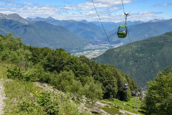 Monte Tamaro Suiza Junio 2020 Teleférico Del Monte Tamaro Los — Foto de Stock