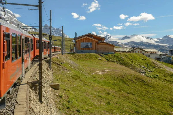 Zermatt Suiza Julio 2020 Tren Gornergrat Sobre Zermatt Los Alpes —  Fotos de Stock