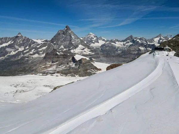 Pistas Esqui Monte Pequeno Matterhorn Sobre Zermatt Nos Alpes Suíços — Fotografia de Stock