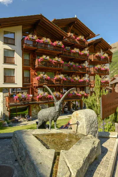 Chalet Nella Città Zermatt Sulle Alpi Svizzere — Foto Stock