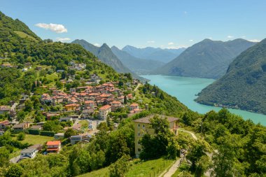 Lugano ve İsviçre 'deki gölü üzerindeki Bre köyüne bakın.