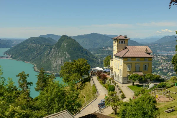 Lugano Szwajcaria Czerwca 2020 Restauracja Górze Bre Widok Zatokę Lugano — Zdjęcie stockowe