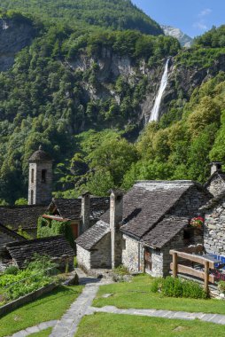 İsviçre 'nin İtalya bölgesindeki Bavona Vadisi' ndeki Foroglio köyü.