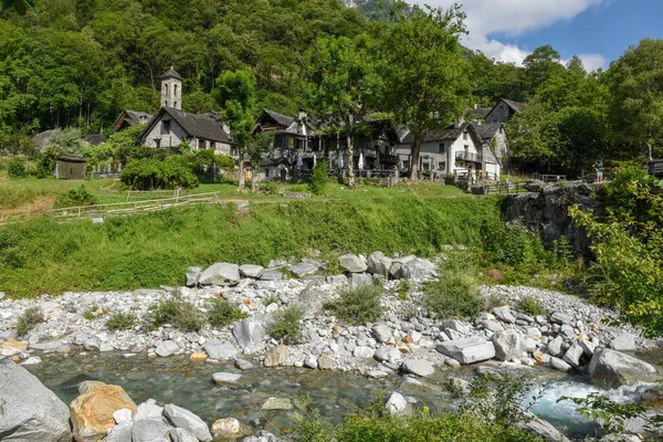 瑞士巴窝纳河谷的Foroglio村 — 图库照片