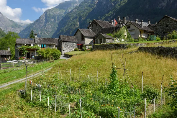 Pequena Aldeia Vale Bavona Nos Alpes Suíços — Fotografia de Stock