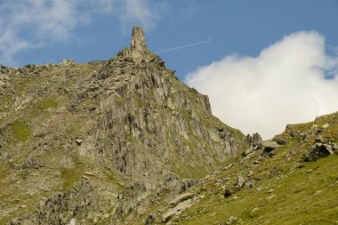 İsviçre Alplerinde Nufenen geçidi manzarası