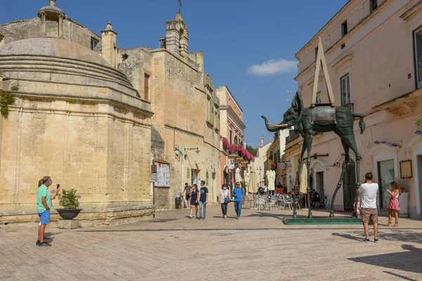 Matera Itália Setembro 2020 Pessoas Caminhando Antigo Centro Matera Itália — Fotografia de Stock