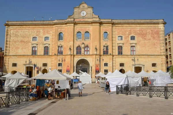 イタリアのマテーラ 9月2020 イタリアのマテーラにあるヴィットリオ ヴェネトの中央広場 — ストック写真