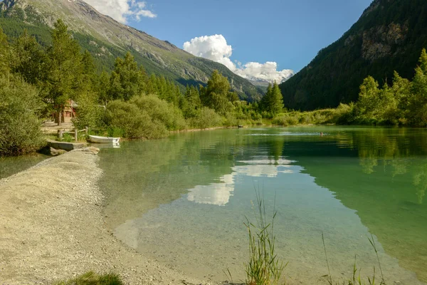 Sviçre Alplerindeki Zermatt Yakınlarındaki Tasch Gölü — Stok fotoğraf