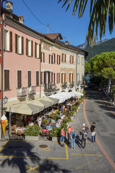 Morcote Švýcarsko Září 2020 Lidé Jedí Pijí Restauracích Morcote Švýcarsku — Stock fotografie