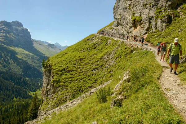 Engstlenalp Schweiz August 2020 Menschen Wandern Auf Der Engstlenalp Den — Stockfoto