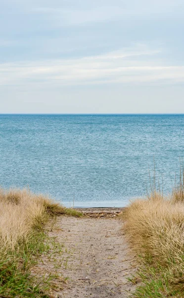 Empty Sand Pathway Grass Leading Beach Blue Water Horizon Overcast — Stock Photo, Image
