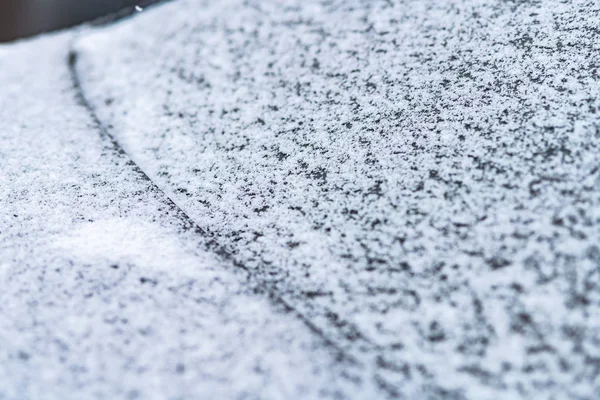 雪覆われた車の窓 マクロ クローズ アップ 不凍剤は使用されませんでした 雪の中車 冬が来ています 悪い天候 — ストック写真