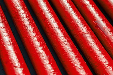 Birçok eski kırmızı borular. Farklı sanayi yolu - gaz, su ya da buhar kaynağı kullanılan boru hattı. Yakın çekim