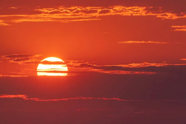 Grande Sol Lindo Pôr Sol Bom Tempo Céu Com Tons — Fotografia de Stock