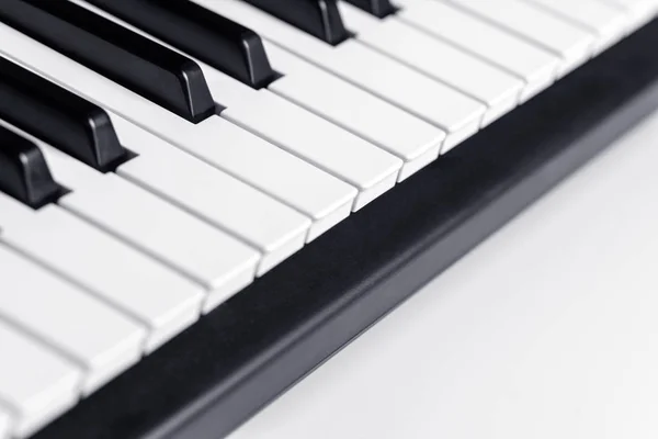 Piano Keys z kopią miejsca, izolowane. Fortepian lub syntezator Keybo — Zdjęcie stockowe