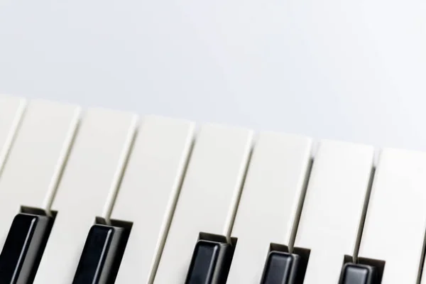 Teclas de piano con espacio de copia, aislado. Teclado para piano o sintetizador —  Fotos de Stock